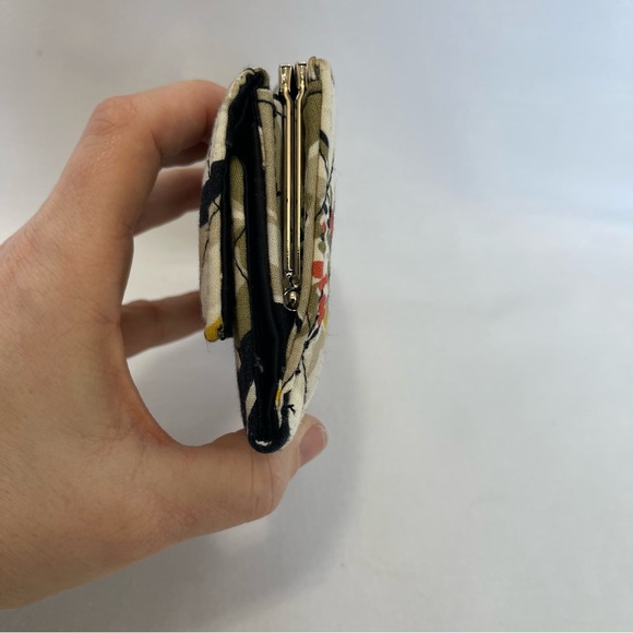 Vera Bradley Quilted Wallet in Black, Yellow, and Cream Dogwood KISS-n-Snap - Picture 2 of 9